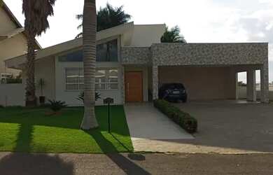 Imagem: A casa em condomínio possui 3 Dormitórios, 5 Banheiros, 540m²