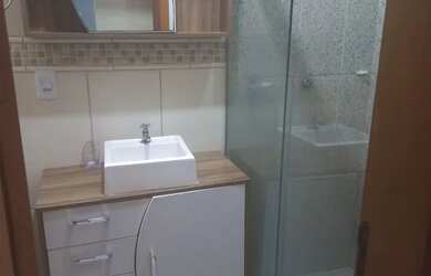 Imagem: A casa possui 2 Dormitórios, 1 Banheiro e 1 Vaga na garagem