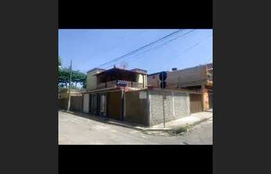 Imagem: A casa possui 3 Dormitórios, 3 Banheiros, 3 Vagas na garagem