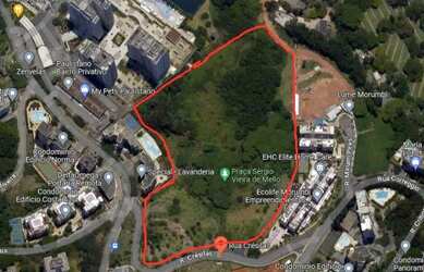 Imagem: O terreno possui 31500m² de Área e está localizado em Vila
