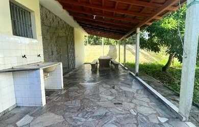 Imagem: A casa possui 3 Dormitórios, 1 Banheiro e 200m² de Área e