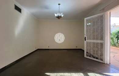 Imagem: O depósito possui 3 Vagas na garagem, 203m² de Área, Imóvel