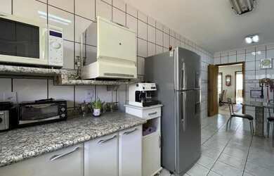 Imagem 14: Imóvel para aluguel e venda possui 258 metros quadrados com 3 quartos