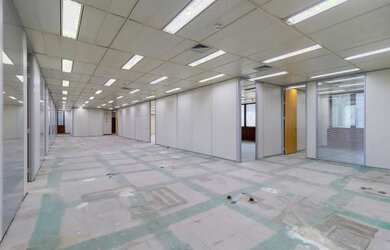 Imagem: O depósito possui 5 Vagas na garagem, 526m² de Área e está