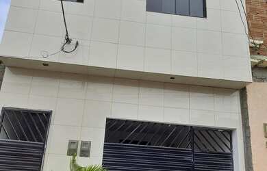 Imagem: A casa possui 4 Dormitórios, 2 Banheiros, 1 Vaga na garagem