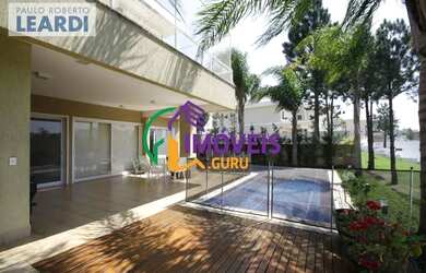 Imagem: A casa em condomínio possui 4 Dormitórios, 5 Banheiros, 5