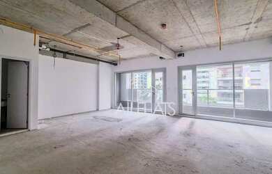 Imagem: O depósito possui 2 Vagas na garagem e 70m² de Área e está