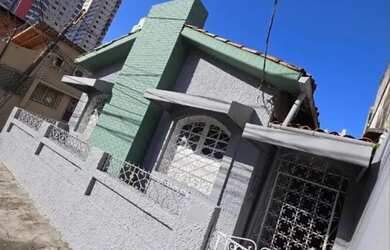 Imagem: A casa possui 3 Dormitórios, 2 Banheiros, 120m² de Área e