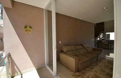 Imagem: A casa em condomínio e possui 4 Dormitórios, 2 Banheiros