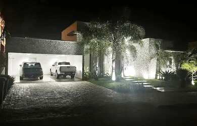 Imagem: A casa em condomínio possui 4 Dormitórios, 5 Banheiros, 4