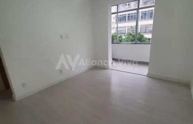 Imagem: O apartamento possui 3 Dormitórios, 2 Banheiros, 80m² de Área