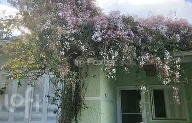 Imagem: A casa possui 3 Dormitórios, 1 Banheiro, 1 Vaga na garagem