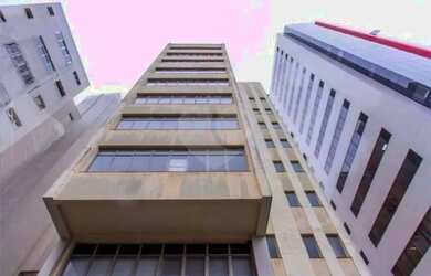 Imagem: O depósito possui 5 Vagas na garagem, 1.600m² de Área e