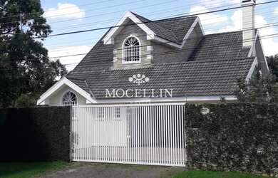 Imagem: A casa possui 4 Dormitórios, 4 Banheiros, 5 Vagas na garagem