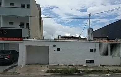 Imagem: A casa possui 3 Dormitórios, 3 Banheiros, 3 Vagas na garagem