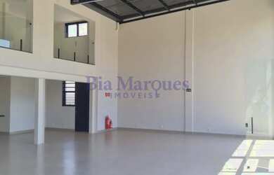 Imagem: O depósito possui 5 Vagas na garagem, 475m² de Área e está