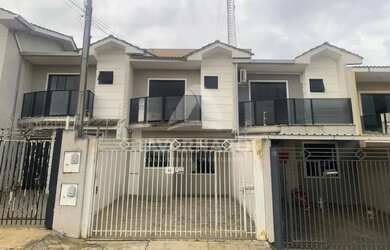 Imagem: A casa possui 2 Dormitórios, 2 Banheiros, 1 Vaga na garagem