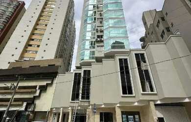 Imagem: O apartamento possui 3 Dormitórios, 1 Banheiro, 1 Vaga na garagem