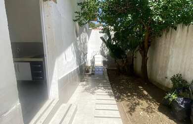 Imagem: A casa possui 1 Dormitório, 1 Banheiro, 3 Vagas na garagem