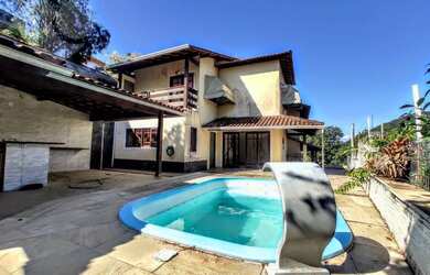 Imagem: A casa em condomínio possui 4 Dormitórios, 5 Banheiros, 2