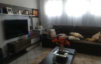 Imagem: A casa possui 3 Dormitórios, 1 Banheiro, 2 Vagas na garagem