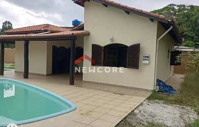 Imagem: A casa em condomínio possui 2 Dormitórios, 2 Banheiros, 4