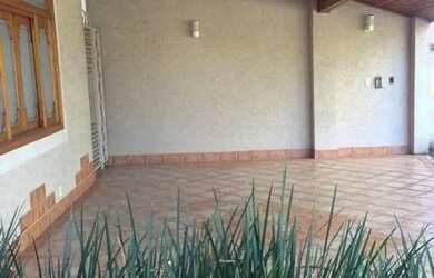 Imagem: A casa em condomínio possui 3 Dormitórios, 3 Banheiros, 2