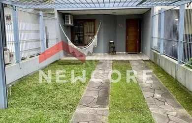 Imagem: A casa possui 3 Dormitórios, 3 Banheiros, 2 Vagas na garagem