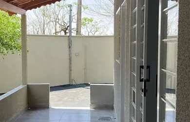 Imagem: A casa possui 2 Dormitórios, 1 Banheiro, 1 Vaga na garagem