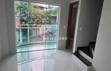 Imagem: A casa possui 2 Dormitórios, 2 Banheiros, 2 Vagas na garagem