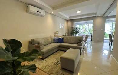 Imagem: A casa em condomínio possui 3 Dormitórios, 4 Banheiros, 3