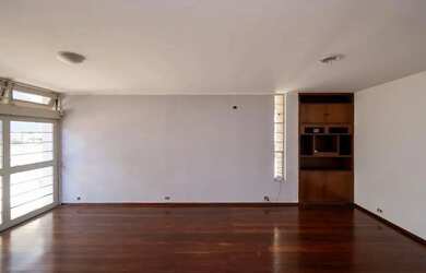 Imagem 6: Sobrado de 540 m² no Setor Sul, em frente à Clínica do Esporte