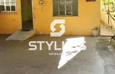 Imagem: A casa possui 3 Dormitórios, 2 Banheiros, 2 Vagas na garagem