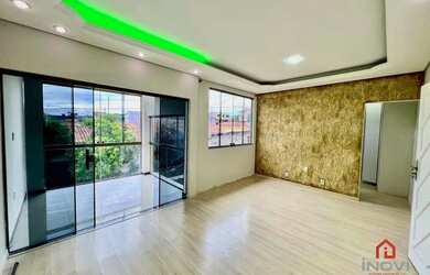 Imagem: A casa possui 4 Dormitórios, 3 Banheiros, 3 Vagas na garagem