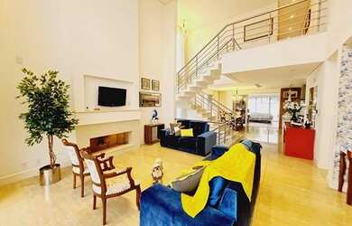 Imagem: A casa possui 4 Dormitórios, 5 Banheiros, 2 Vagas na garagem