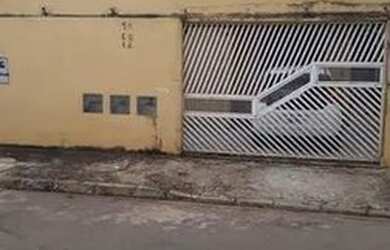 Imagem: A casa possui 2 Dormitórios e está localizado em Petrópolis