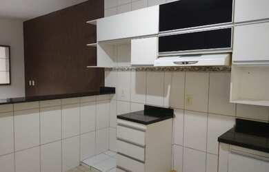 Imagem: A casa possui 3 Dormitórios, 2 Banheiros, 2 Vagas na garagem