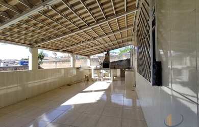 Imagem: A casa possui 3 Dormitórios, 1 Banheiro, 1 Vaga na garagem