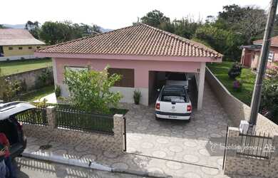 Imagem: A casa possui 3 Dormitórios, 3 Banheiros, 1 Vaga na garagem