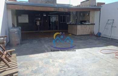 Imagem: A casa possui 2 Dormitórios, 2 Banheiros, 4 Vagas na garagem