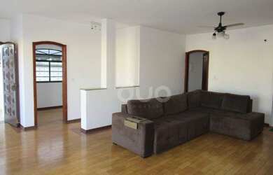 Imagem: A casa possui 3 Dormitórios, 1 Banheiro, 4 Vagas na garagem