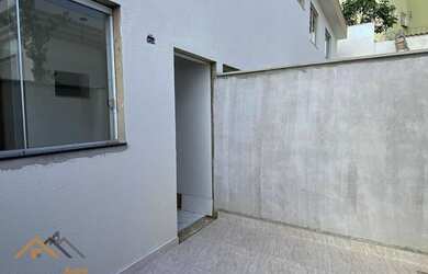 Imagem: A casa em condomínio possui 2 Dormitórios, 3 Banheiros, 2