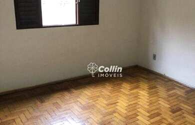 Imagem: A casa possui 5 Dormitórios, 3 Banheiros, 2 Vagas na garagem