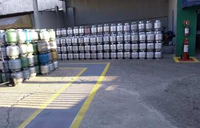 Imagem: O depósito possui 1 Vaga na garagem, 600m² de Área e está