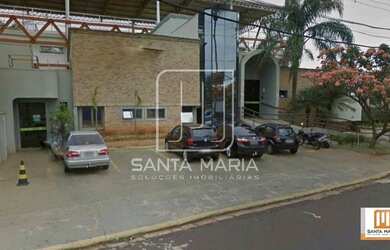 Imagem: O depósito possui 5 Vagas na garagem e 701m² de Área e está