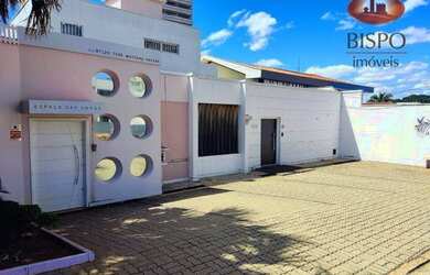 Imagem: O depósito possui 5 Vagas na garagem, 389m² de Área e está