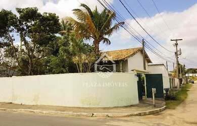 Imagem: A casa possui 3 Dormitórios, 3 Banheiros, 2 Vagas na garagem