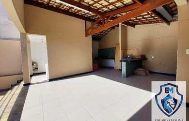 Imagem: A casa possui 3 Dormitórios, 3 Banheiros, 4 Vagas na garagem