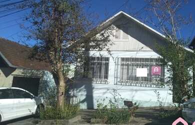 Imagem: A casa possui 2 Dormitórios, 2 Banheiros, 1 Vaga na garagem