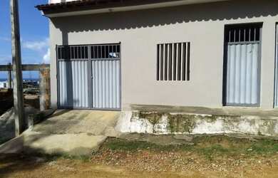 Imagem: A casa possui 2 Dormitórios, 2 Banheiros, 1 Vaga na garagem